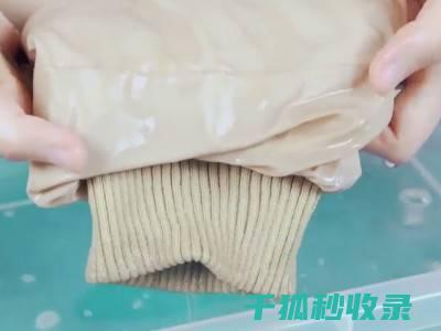 羽绒服脏了该咋办？手洗还是机洗？ (羽绒服脏了该怎么办小妙招)
